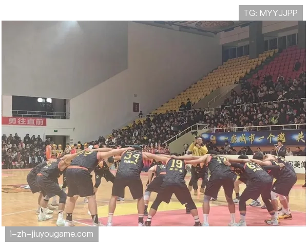 冲刺到底!运动员一秒逆转,赢得全场掌声与喝彩! 冲刺到底!运动员一秒逆转,赢得全场掌声与喝彩!