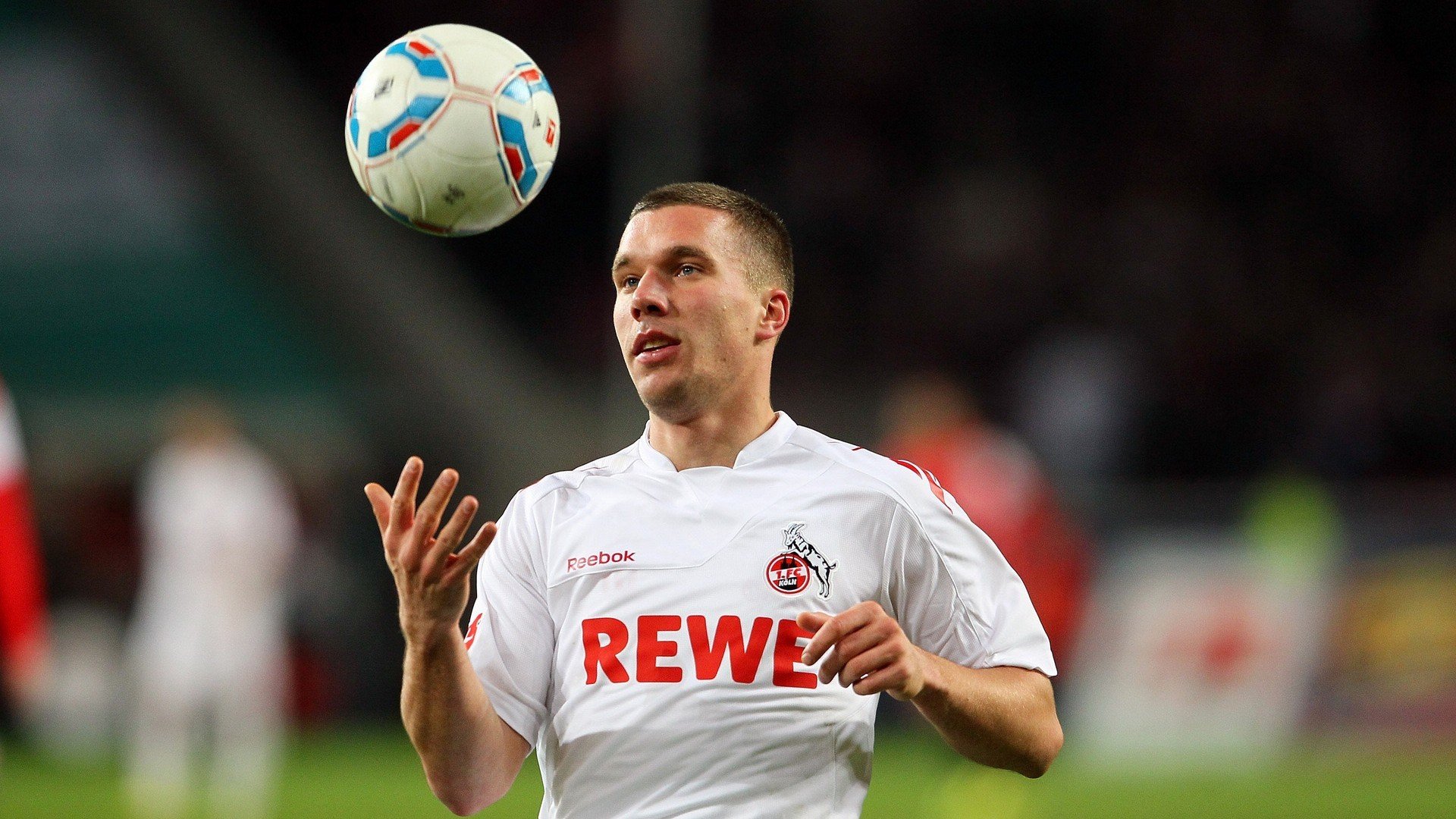 九游电脑版-LOL主播挑战职业赛场引发圈内热议，主播对战职业选手视频